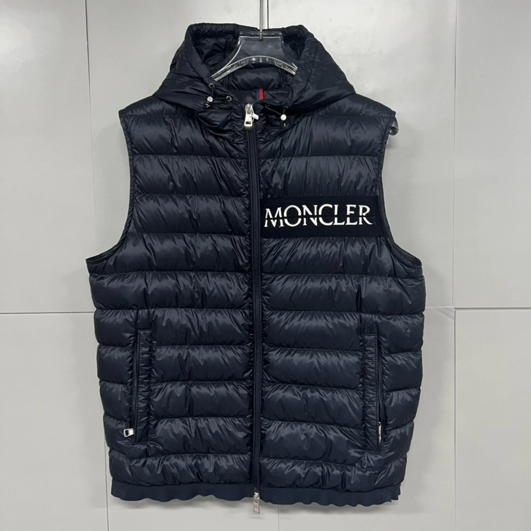 全新未使用  MONCLER 蒙口羽绒服马甲 3码 D11685