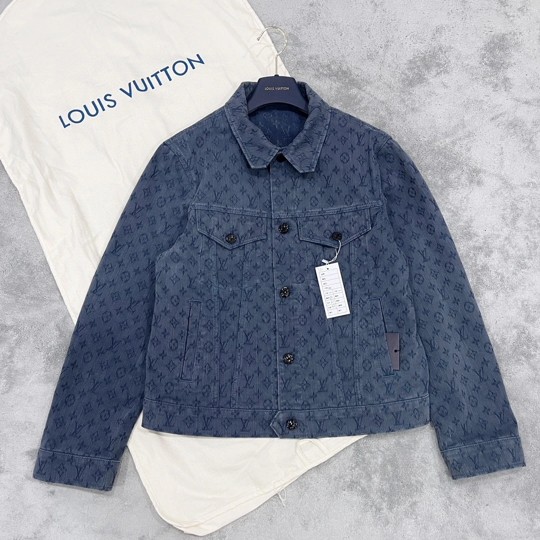 95新  Louis Vuitton lv 做旧满印蓝色牛仔外套52码 D12862