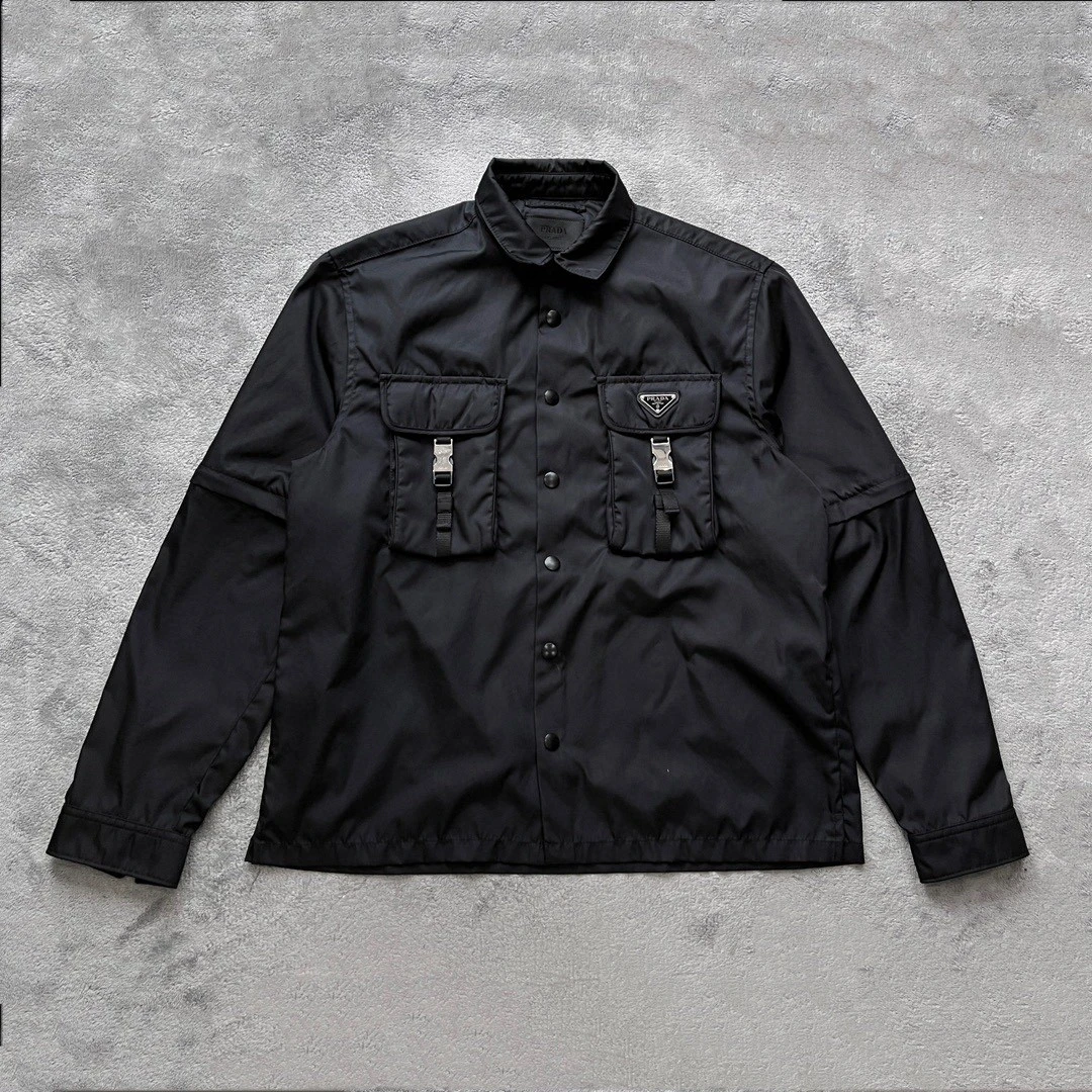 全新未使用 Prada/普拉达 袖子可拆卸尼龙外套  XL码 P00056