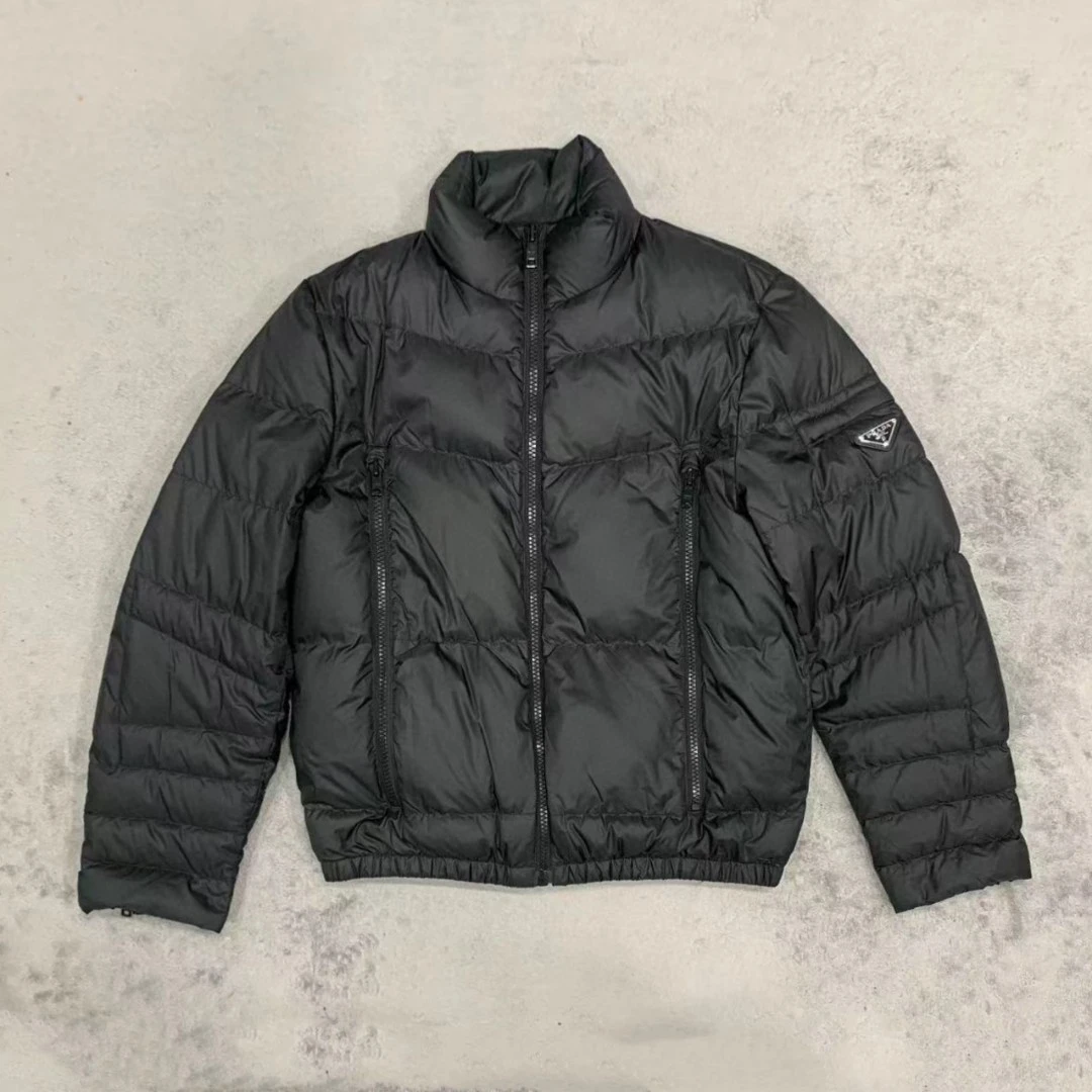 全新未使用  Prada 普拉达 Eggshell 织物羽绒服 46码