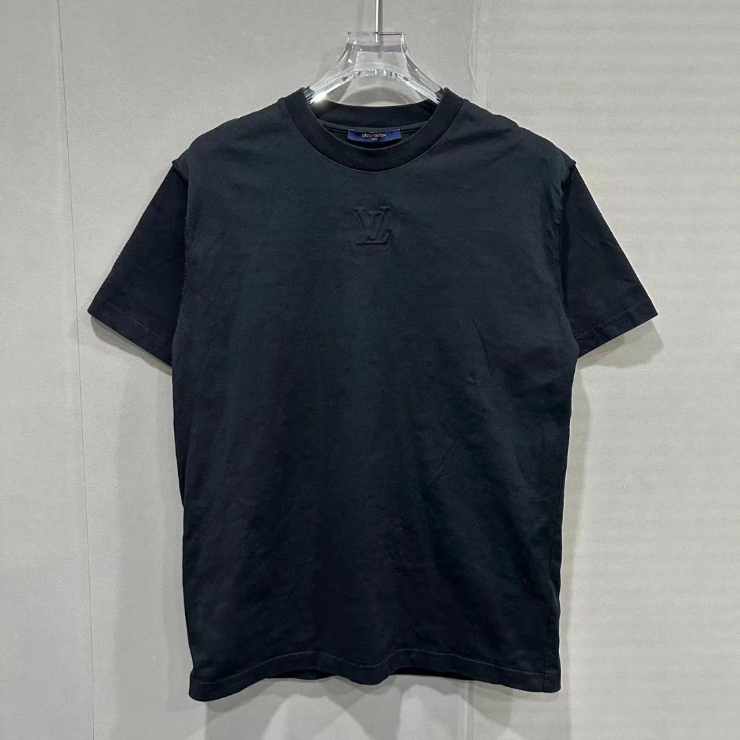 未使用 LouisVuitton/路易威登 黑色浮雕短袖 L码 D10139