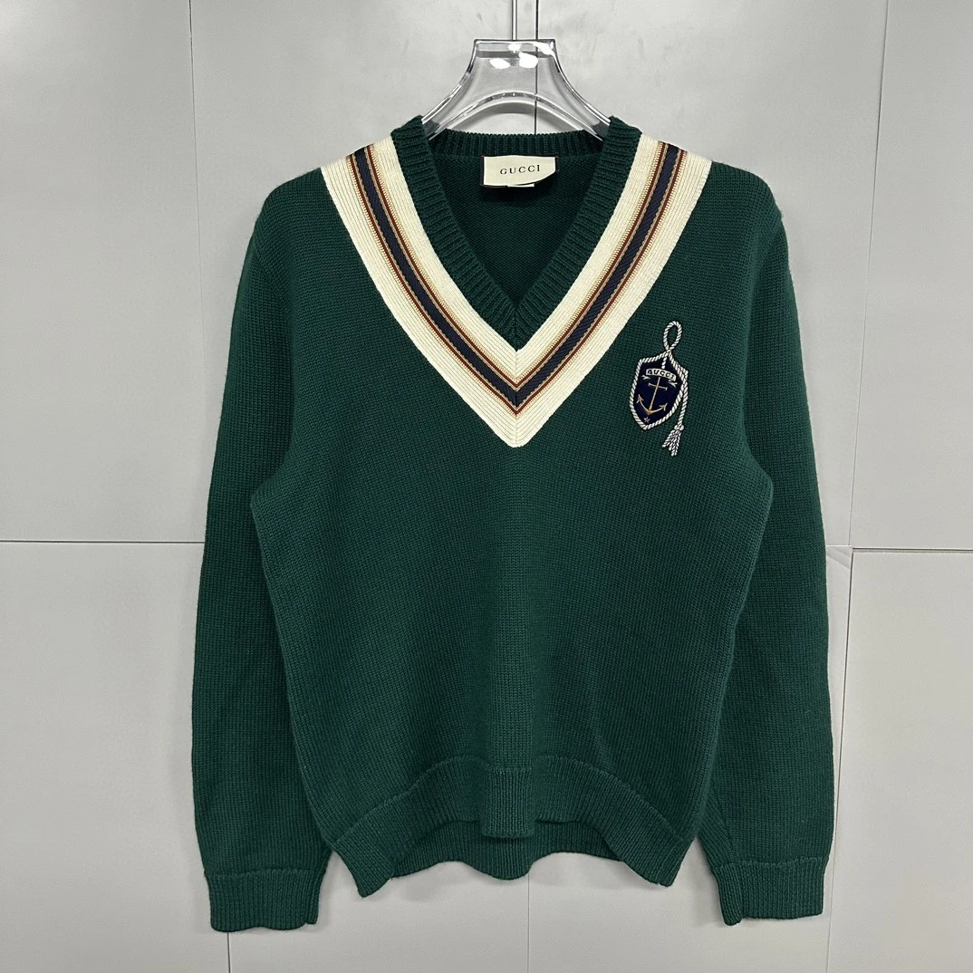 全新未使用  Gucci 古驰V领绿色徽章logo毛衣 M码 D12392
