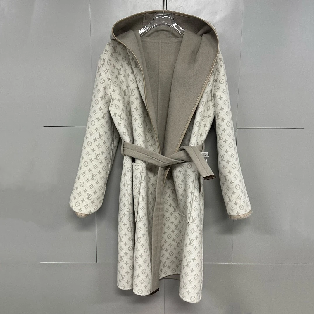 全新未使用  LV 满印老花连帽大衣外套 40码 D13684