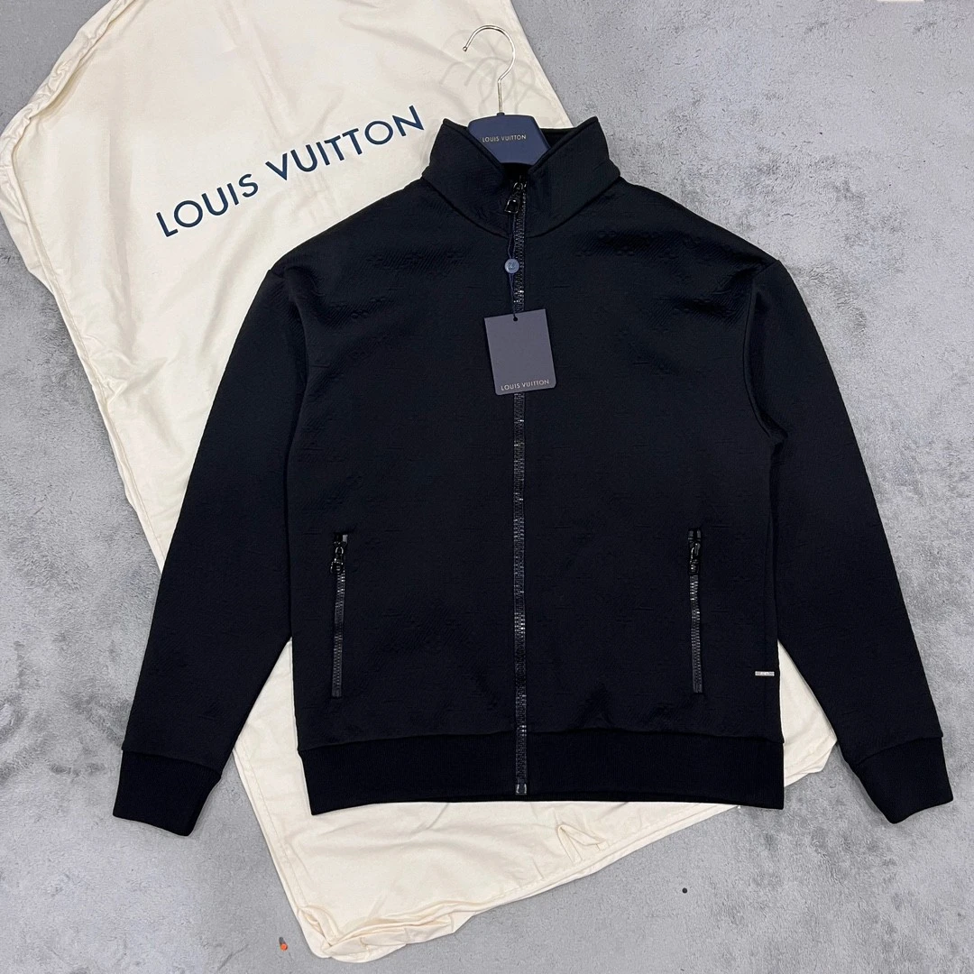 全新未使用 LV 黑色浮雕外套 S码P00033