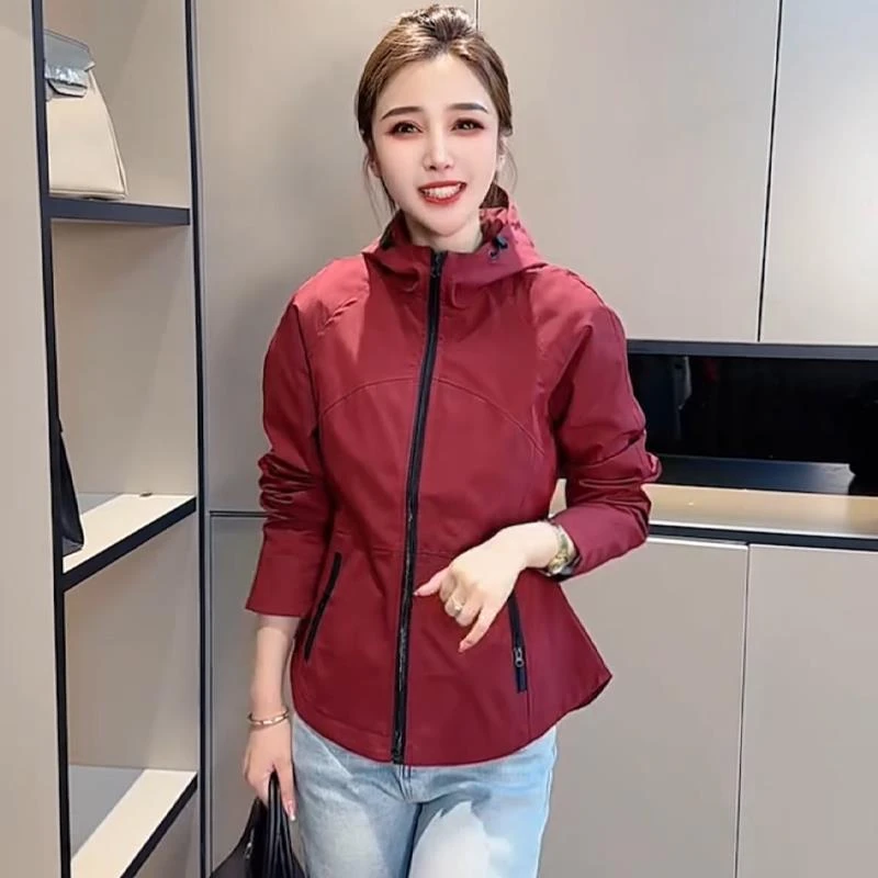 收腰休闲冲锋衣外套女2025新款春秋季欧货修身显瘦连帽夹克短上衣