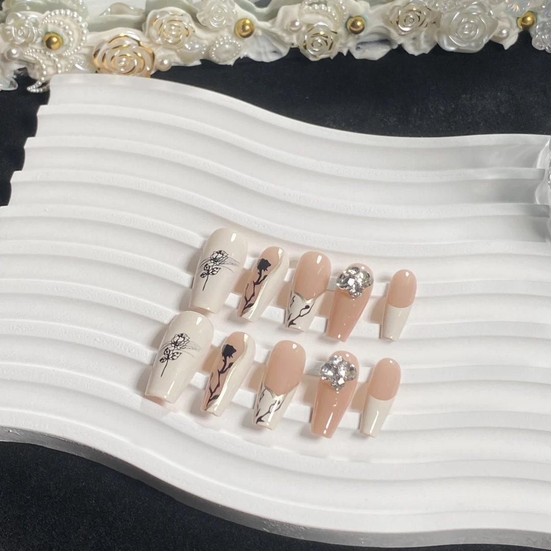 新玫瑰之恋 中梯形穿戴甲纯手工高级感美甲贴片法式渐变美甲