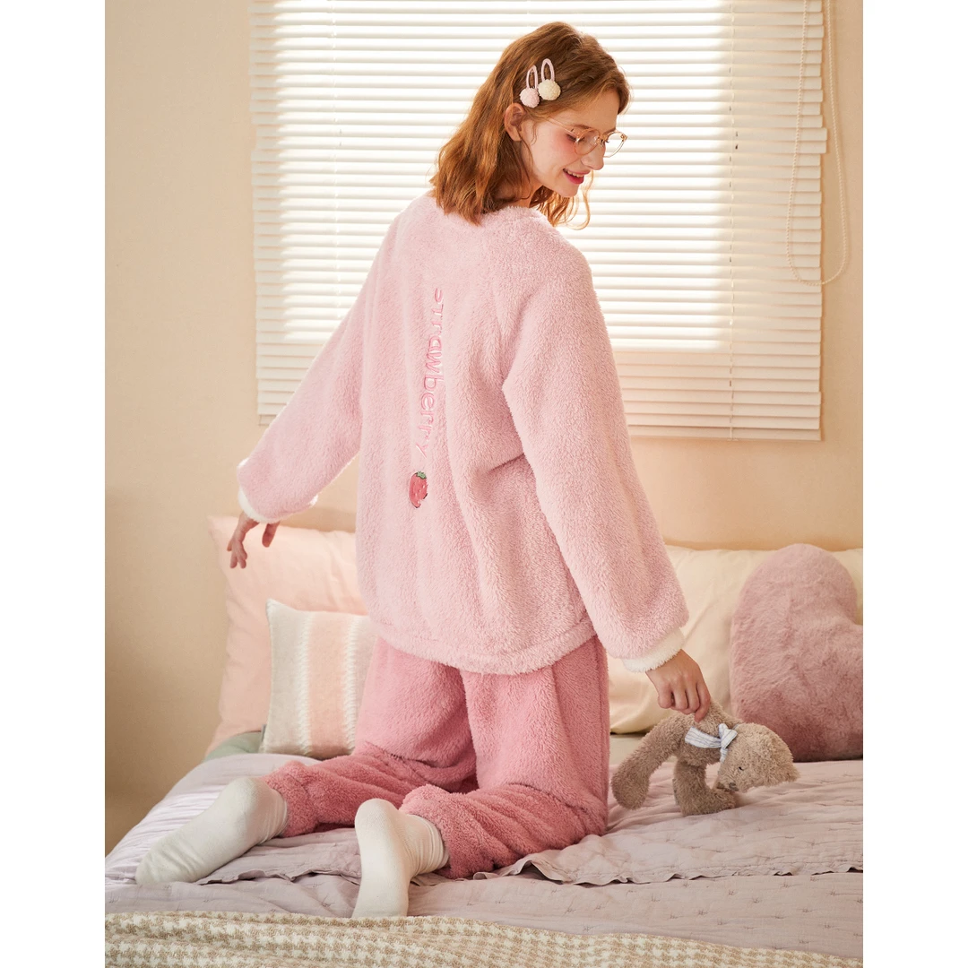 Gukoo/果壳冬季简约甜美草莓圆领套头家居服套装