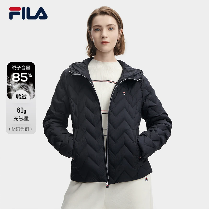 斐乐女子春季轻便【时尚休闲鸭绒舒适保暖连帽羽绒服】-F11W341902F