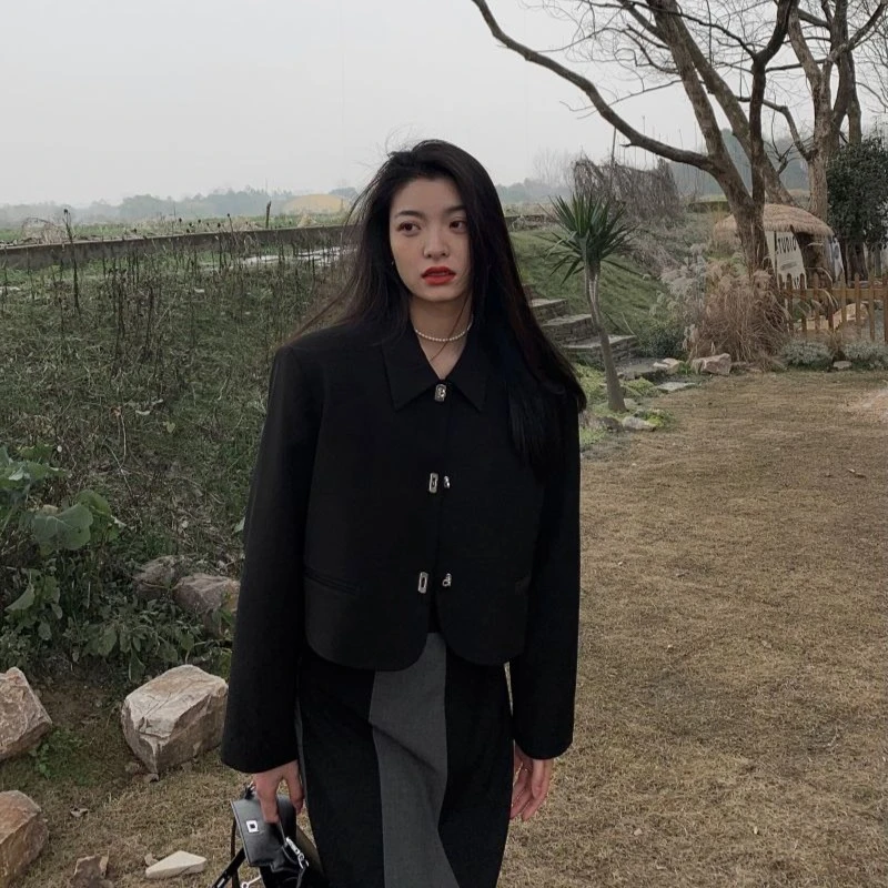 洛边 小众设计师款金属扣短款复古西装春秋季新款宽松高级外套女