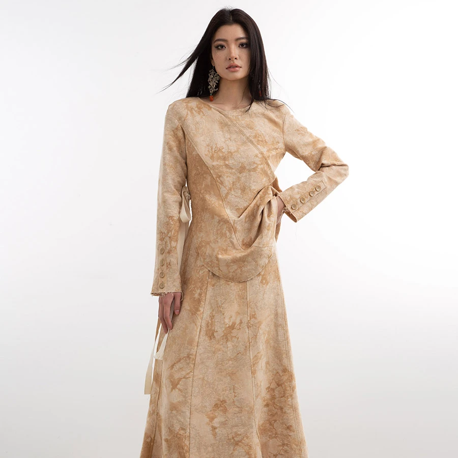 洛边 回眸春树下 原创新中式两件套春夏新开叉长袖上衣半身裙毛边