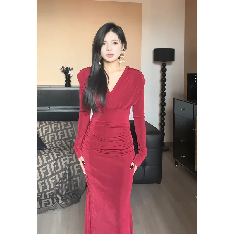 法式气质时尚红色绝美连衣裙女高级感轻奢V领长袖修身包臀鱼尾裙