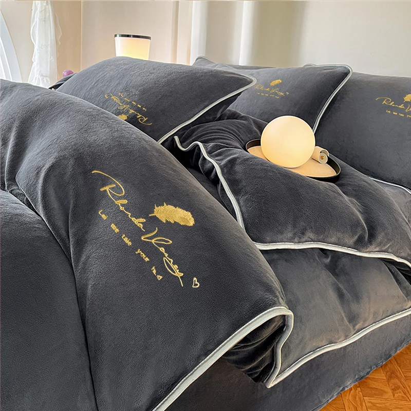 冬季牛奶绒入冬刺绣四件套床上用品双面绒加厚被套学生宿舍三件套