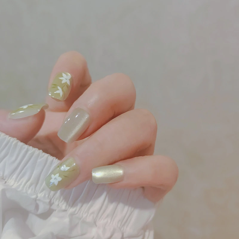 网红爆款穿戴显白栀子花开短短梯30片猫眼晶石新款穿戴显白美甲片