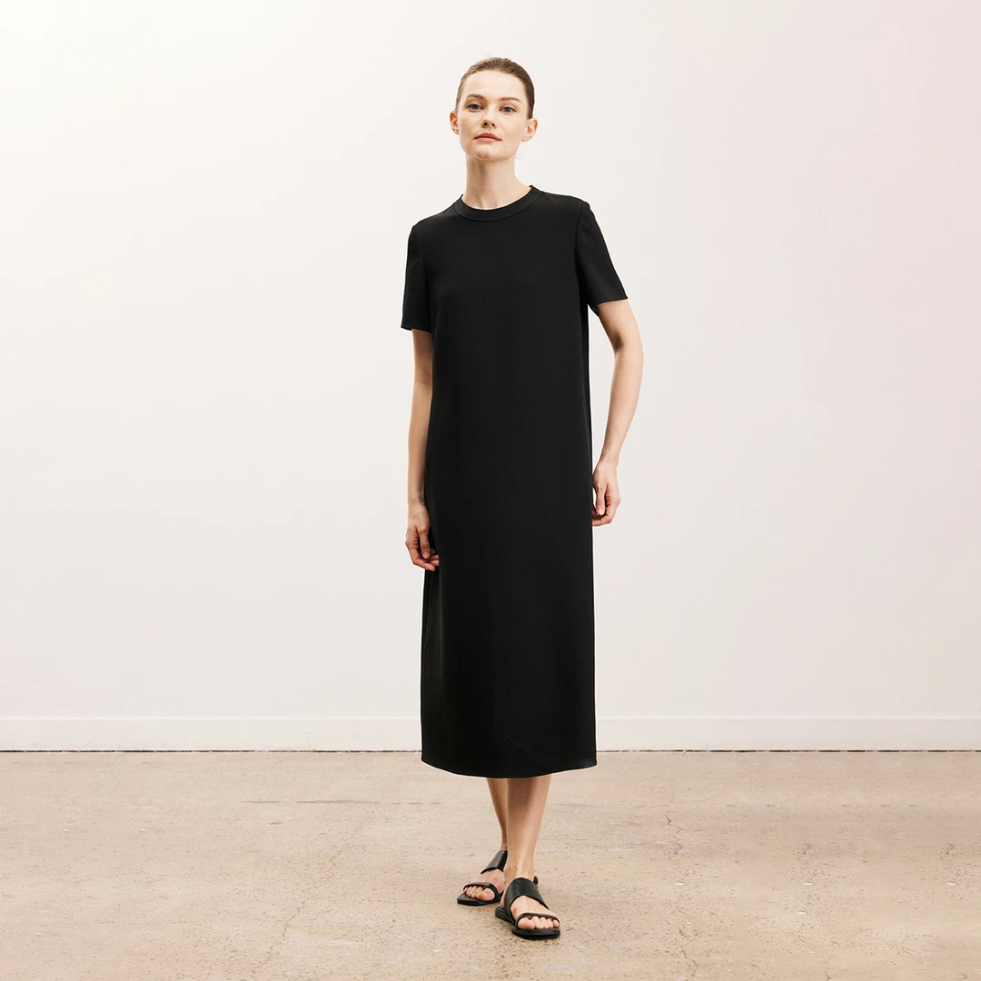 QIQIFUR 圆领毛边细节短袖侧插口袋连衣裙女夏季设计感醋酸小黑裙