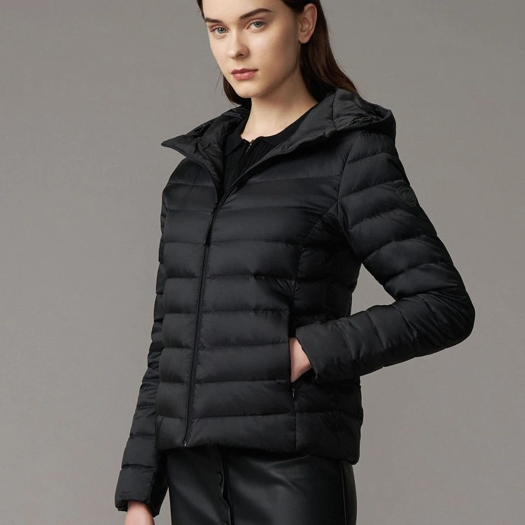 波司登羽绒服 冬装保暖户外轻暖感连帽拉链防风短款羽绒外套女