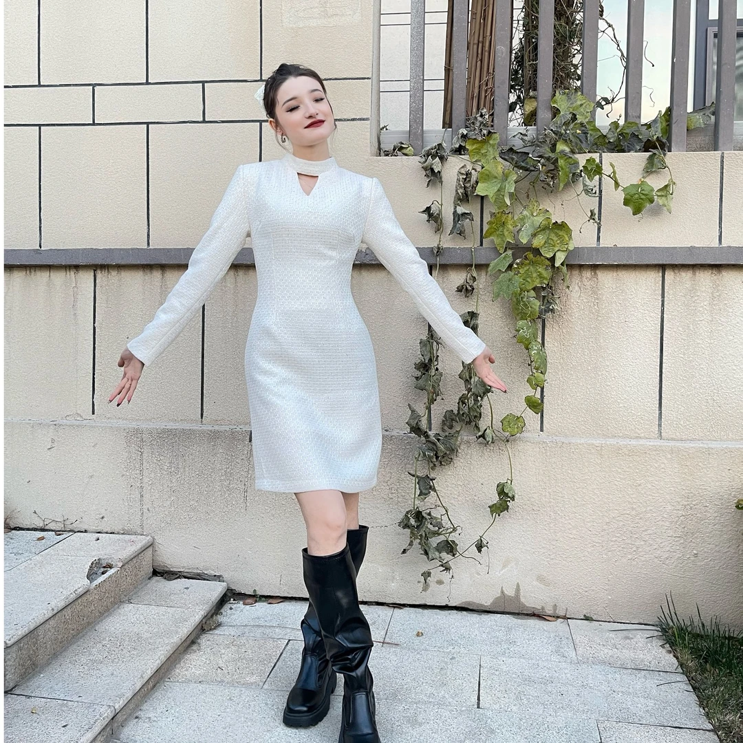 FARGIZ 2024 秋冬法式气质镂空连衣裙修身显瘦显气质