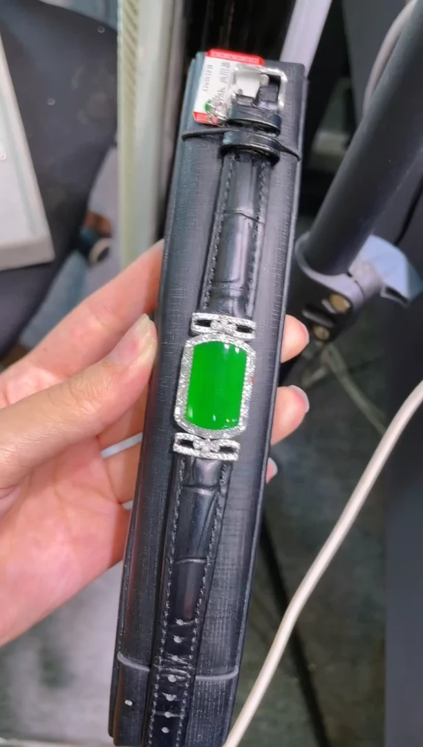 【闪购商品】翡翠吊坠(赠链)18K金镶嵌A30