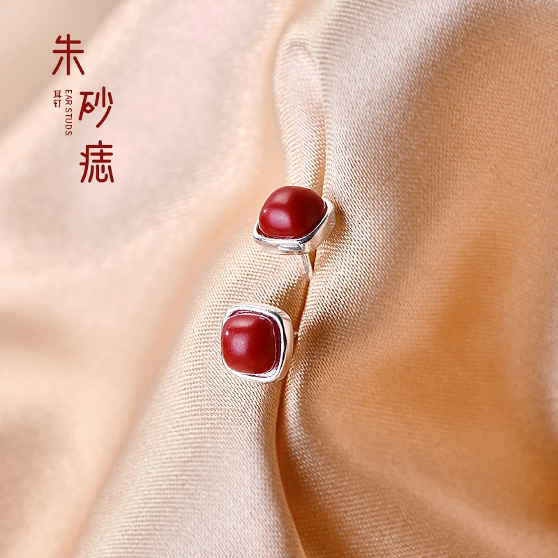 足银耳饰 999足银小红豆耳钉复古方形简约本命年百搭送礼闺蜜饰品
