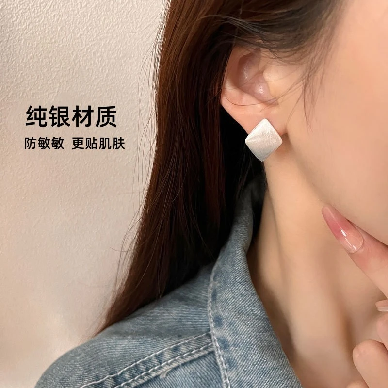 925银耳饰 S925银耳饰方块拉丝耳扣气质菱形ins风设计感纯银耳环