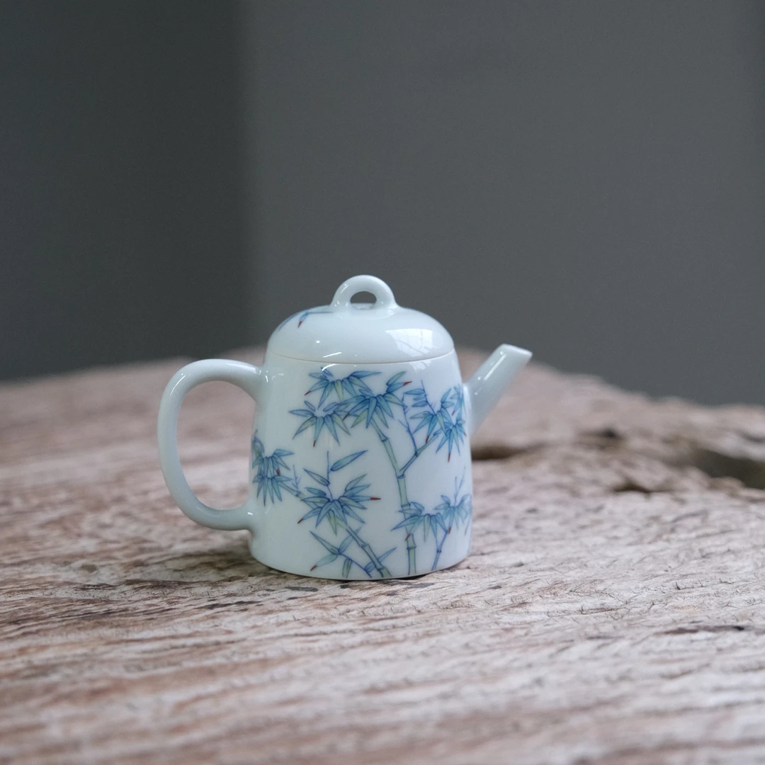 【隐山集】斗彩翠竹纹白瓷壶（容量50cc）