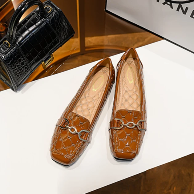 漆皮舒适大码女士女鞋漆皮鞋单鞋百搭软底春季方头浅口乐福鞋