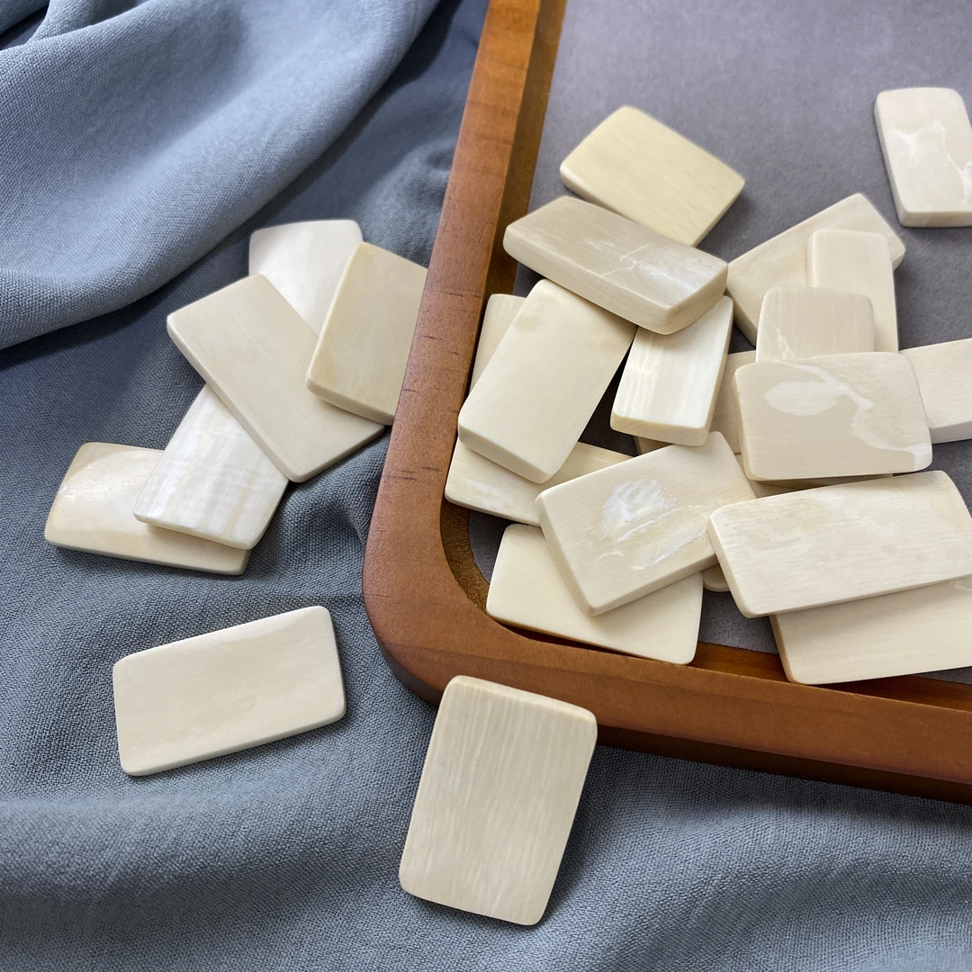 W1014天然猛犸牙无事牌35x21.5x5持鉴定 假一赔四