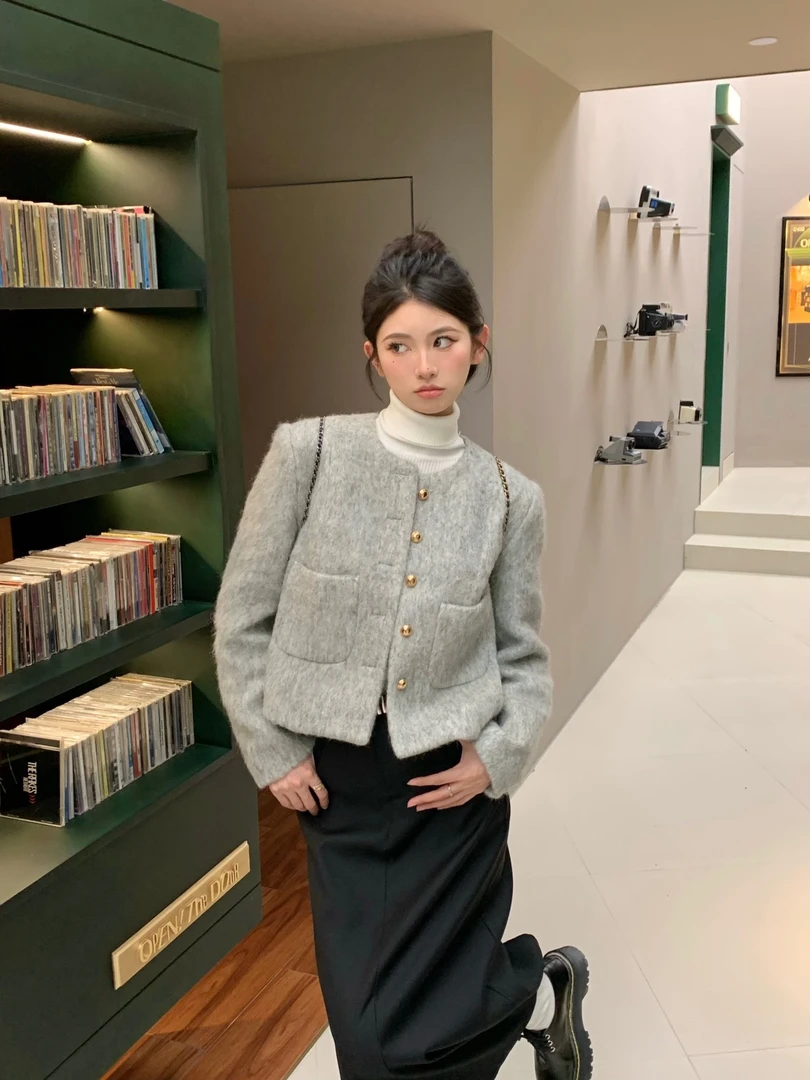法式灰色短款小香风外套女秋冬小个子气质名媛赫本风别致时尚夹克
