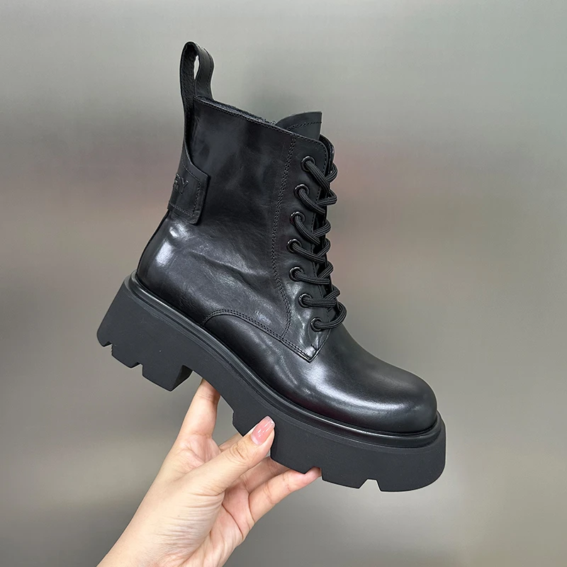 【左右华菲】5.5cm商务厚底马丁靴2025秋冬季新款英伦风靴子百搭黑