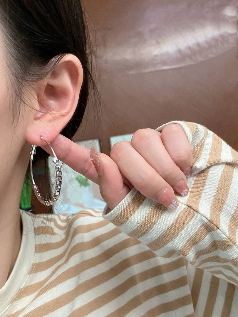 锌合金耳饰 显脸小耳圈女2023年新款潮夸张素圈圈耳环高级感耳钉