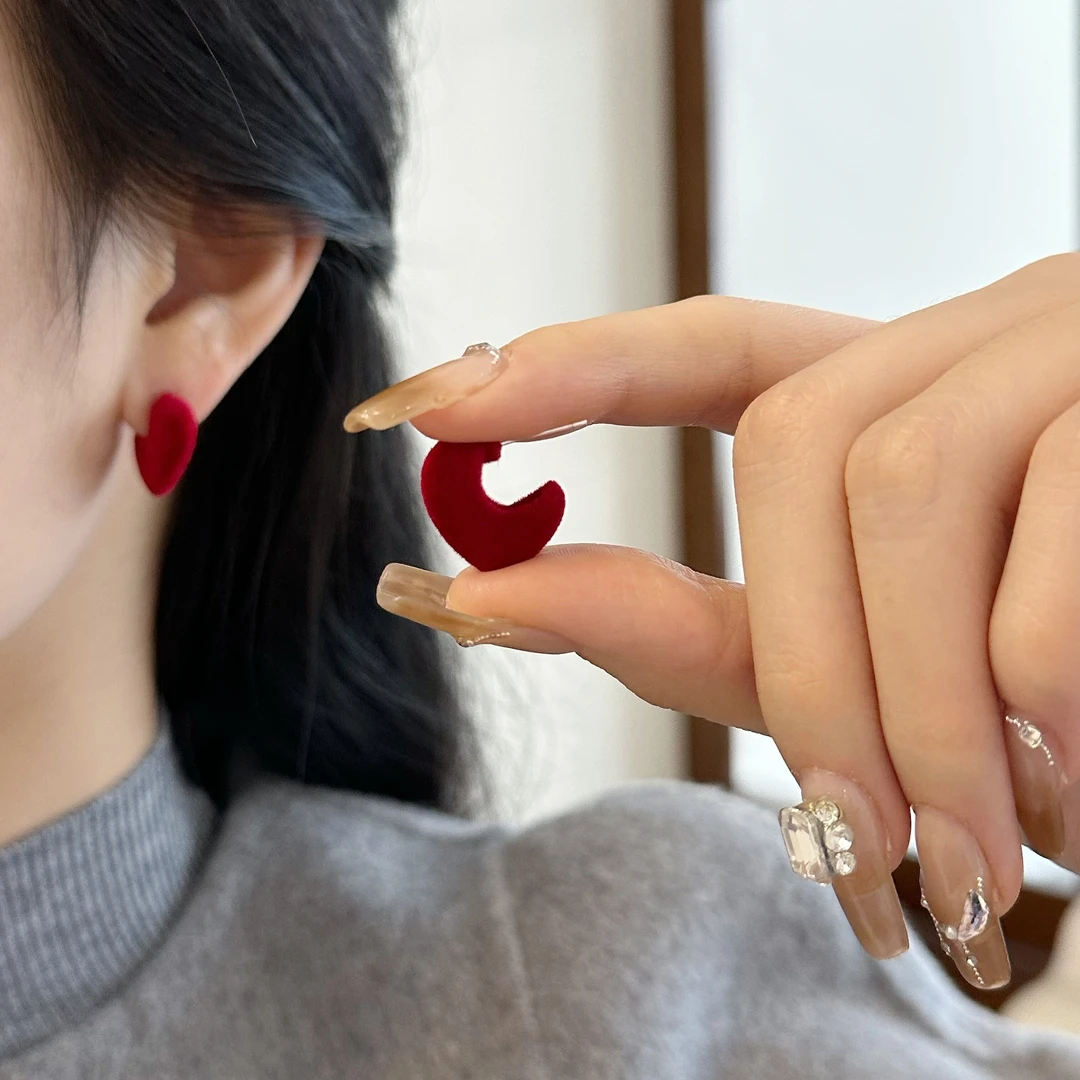 合金耳饰 复古简约几何红色植绒爱心耳钉