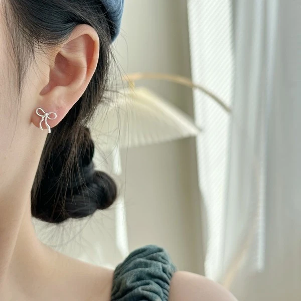 洛词针 合金耳饰 简约小众少女蝴蝶结耳环2024新款爆款高级感耳钉