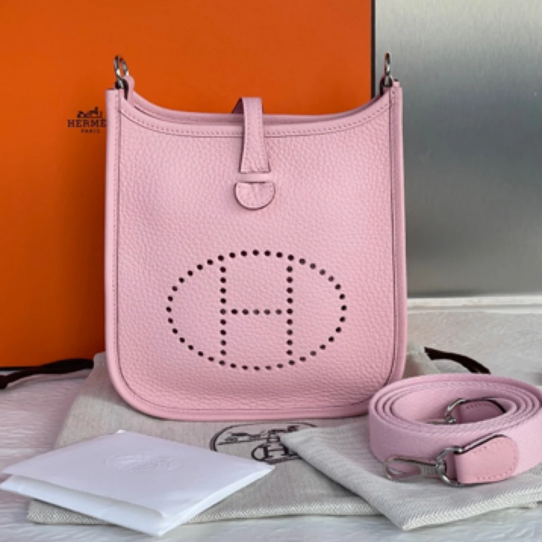 全新未使用 Hermes/爱马仕 伊芙琳mini樱花粉银扣Clemence牛皮W刻
