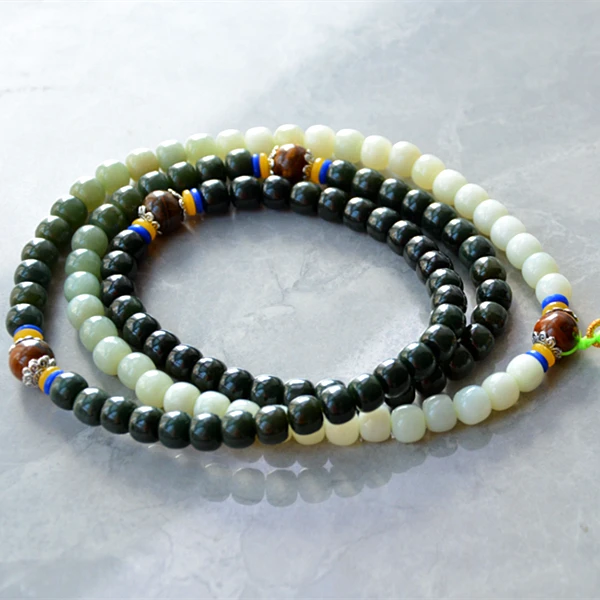 和田玉老型珠卡8渐变项链手持