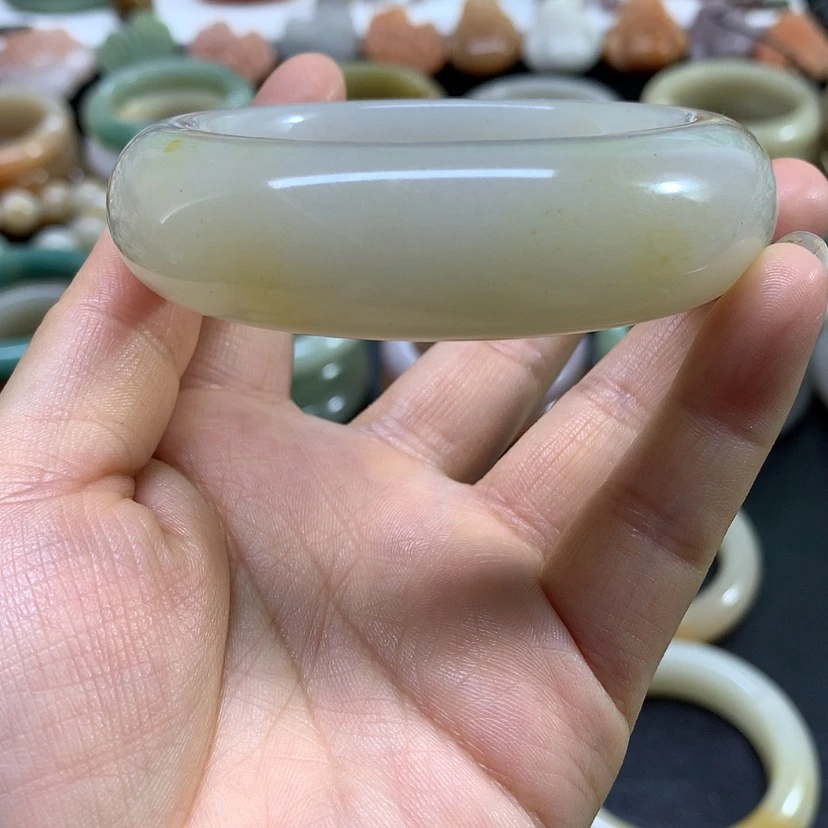 【闪购商品】石英质玉手镯未镶嵌