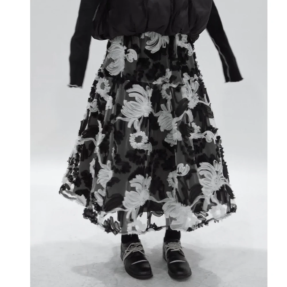 XFX/新品黑白撞色刺绣半身裙女松紧腰百搭法式气质优雅A字伞裙