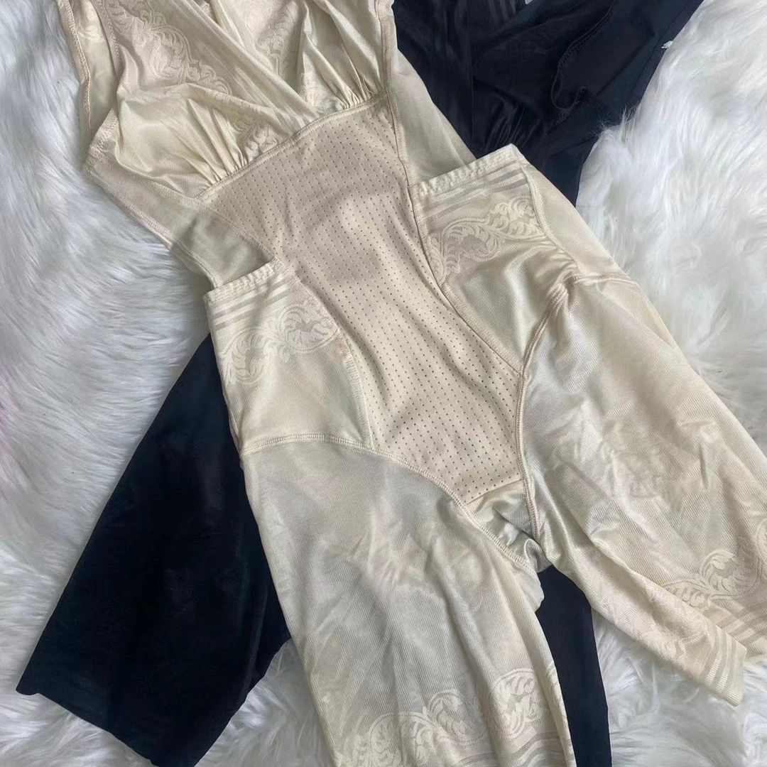 0066款版小后托黑肤色连体衣