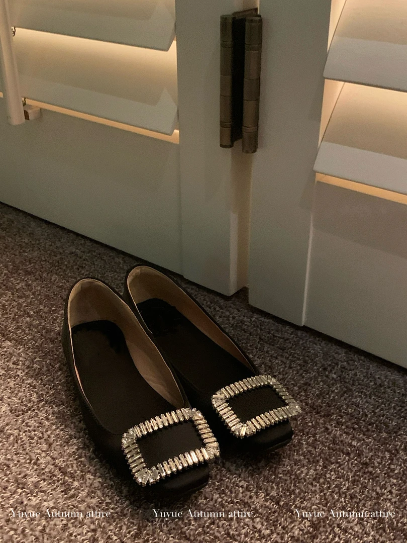 春秋季新款平底鞋平跟休闲鞋时尚百搭带钻女鞋82004