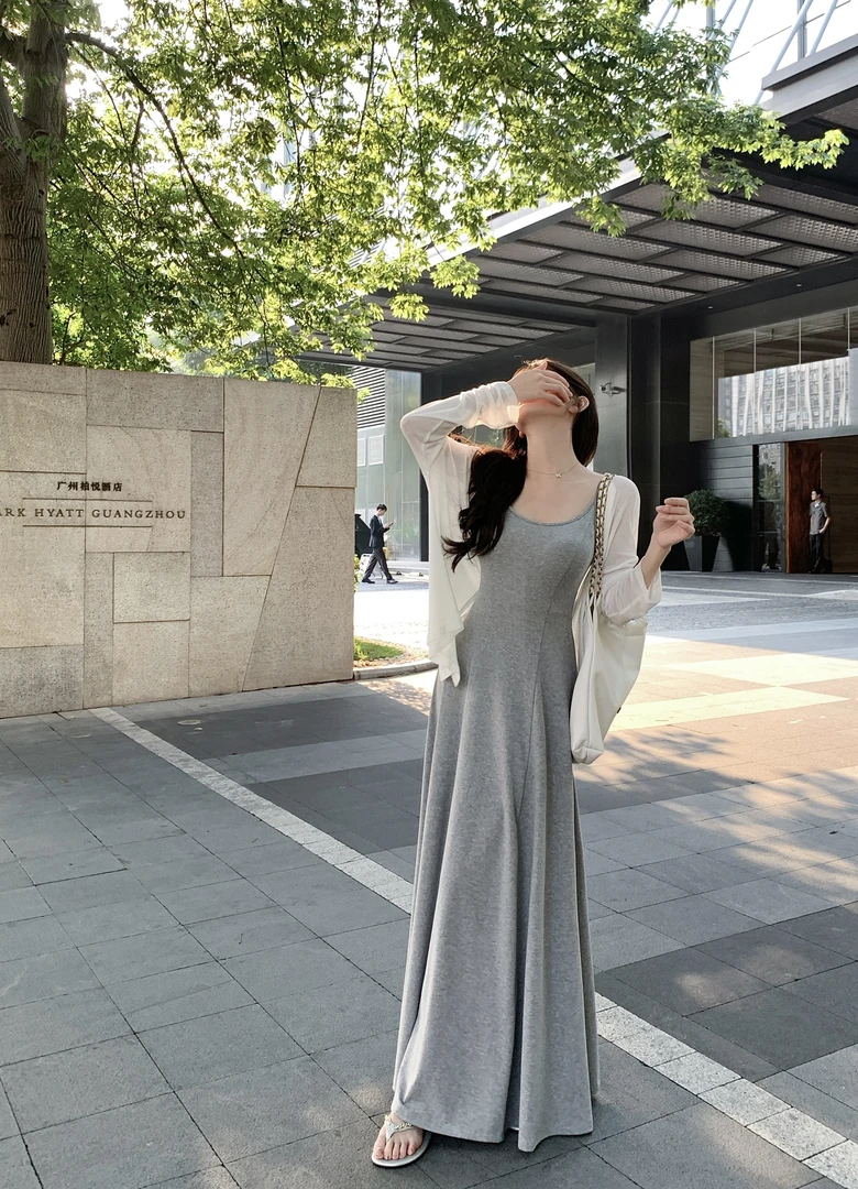 【梨花暮雨】气质休闲风收腰吊带连衣裙女时尚纯色U领大摆长裙80850