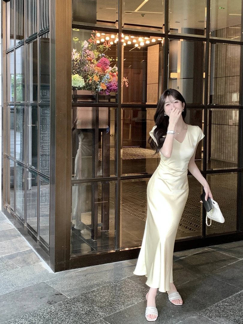 促！【月光诗集】气质收腰显瘦V领连衣裙夏季时尚百搭纯色长裙80997