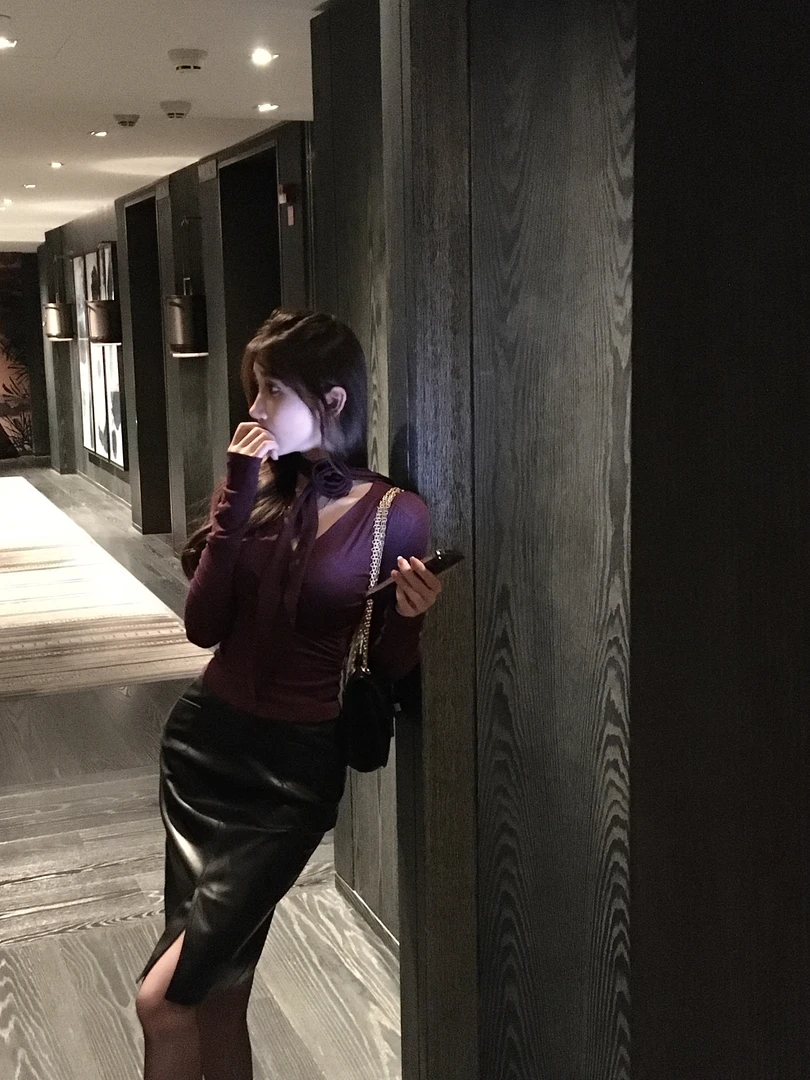 【极简从绒】设计感交叉V领打底衫时尚修身高级感长袖法式上衣81258