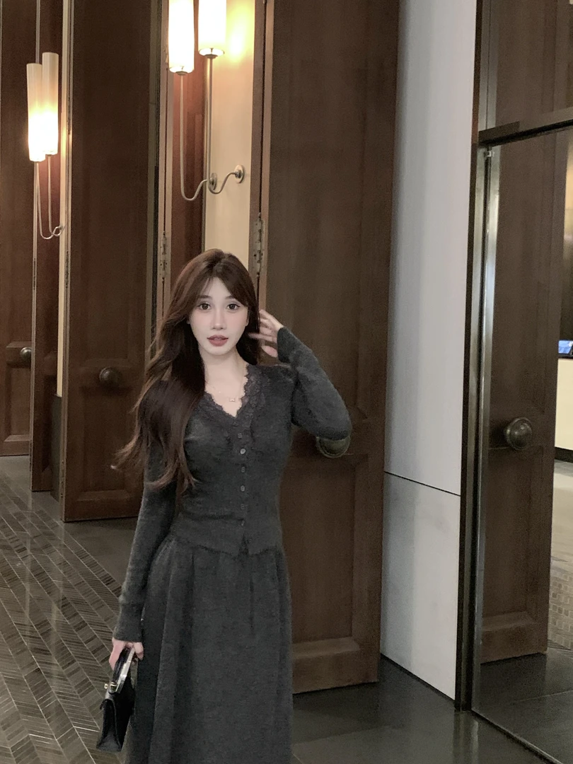 【罗马画报】设计感蕾丝拼接毛针织衫时尚舒适百搭上衣81518