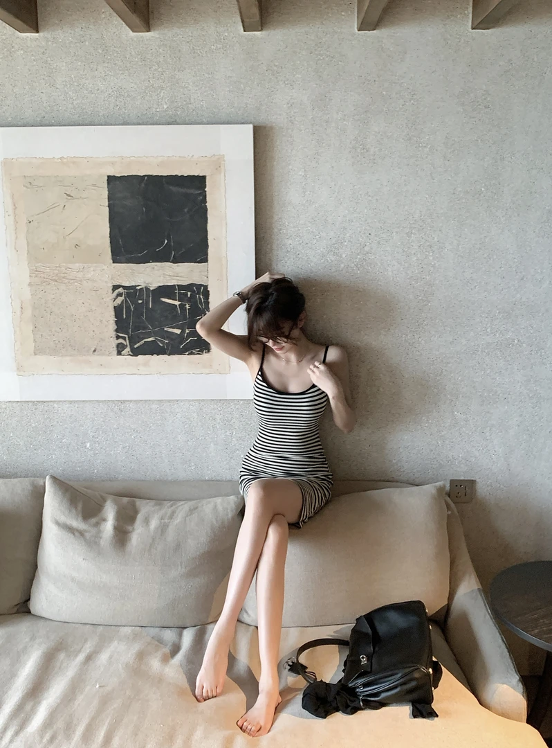 【初见倾心】休闲风条纹U领吊带连衣裙女时尚收腰显瘦包臀短裙80911