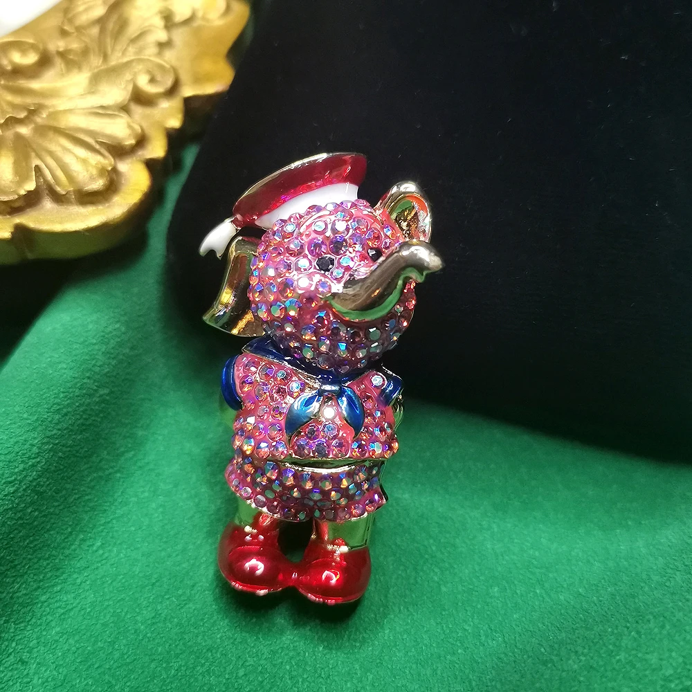 BW密镶红鞋小象水手粉色胸针[2410151-007]