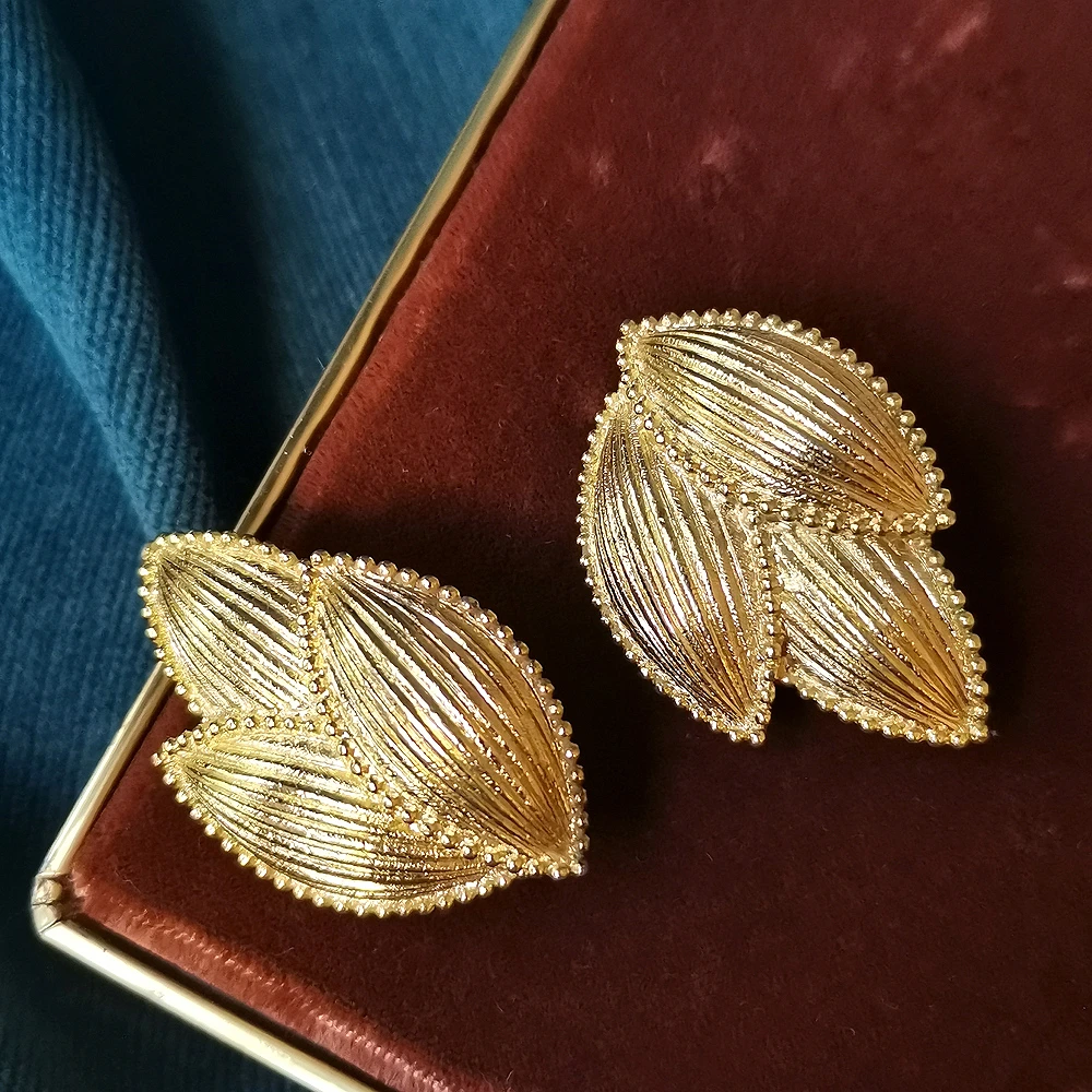 Trifari高阶立体花叶耳夹[1409131-152]