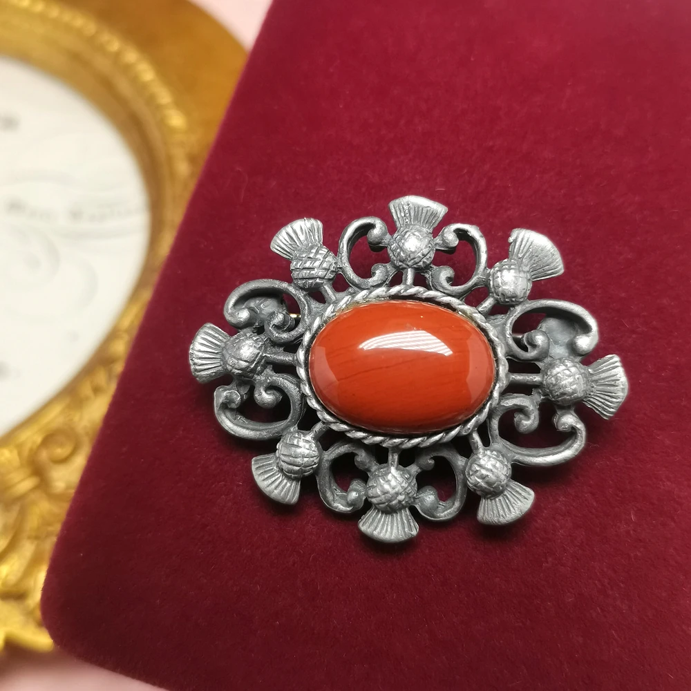 朱红苏格兰蓟草勋章胸针[2412091-012]