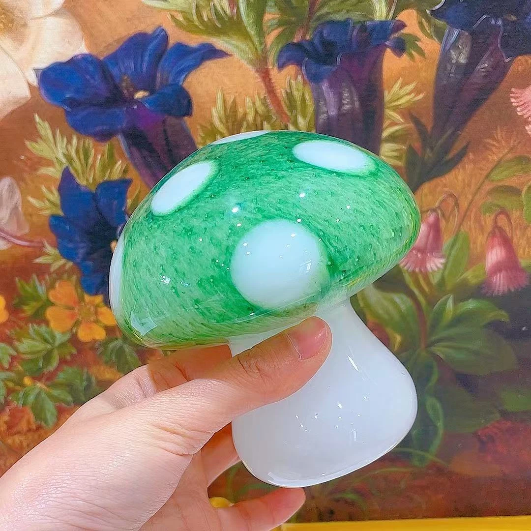 绿色白色珠点 蘑菇摆件