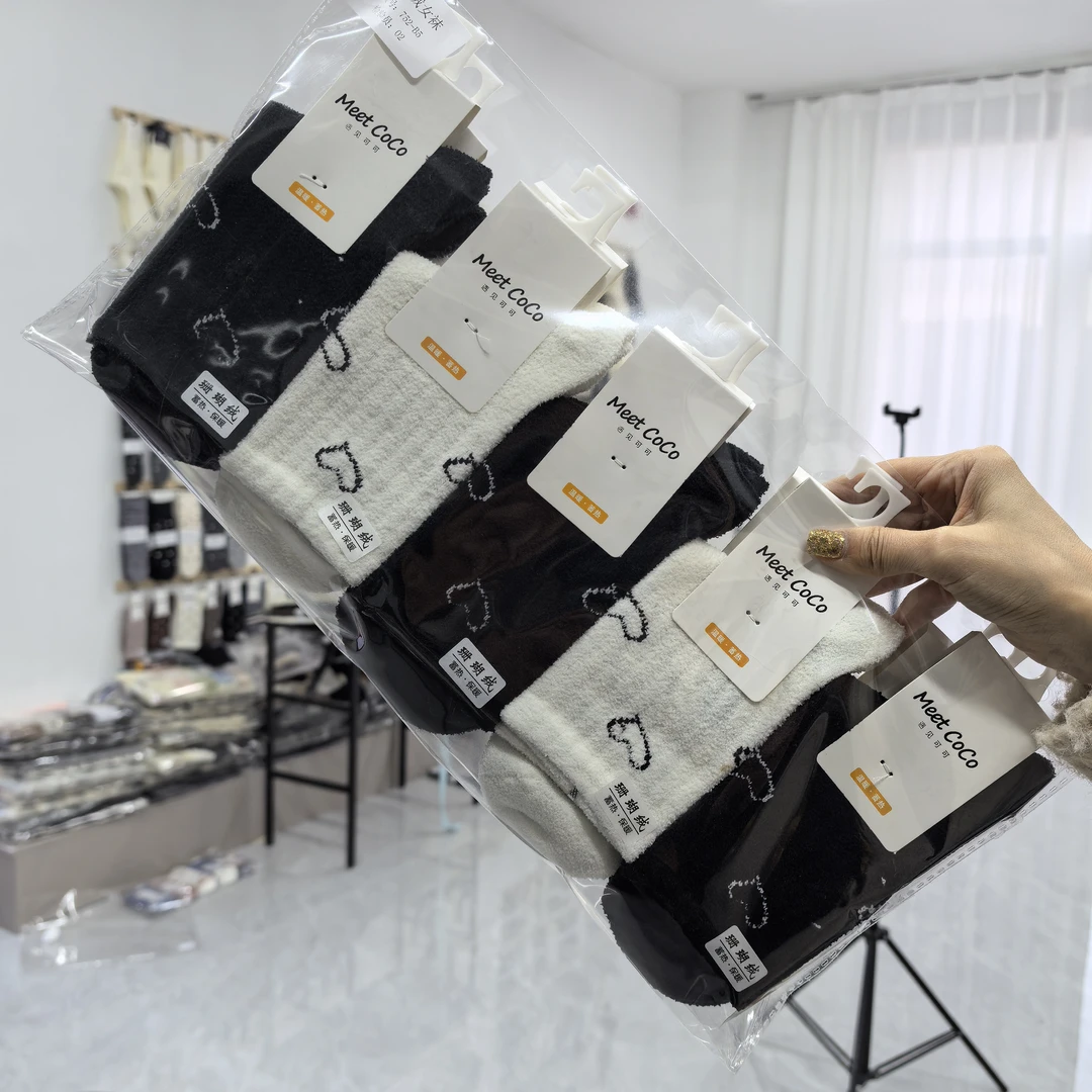 【秋冬新款】女士中筒袜加厚保暖珊瑚绒时尚百搭袜子