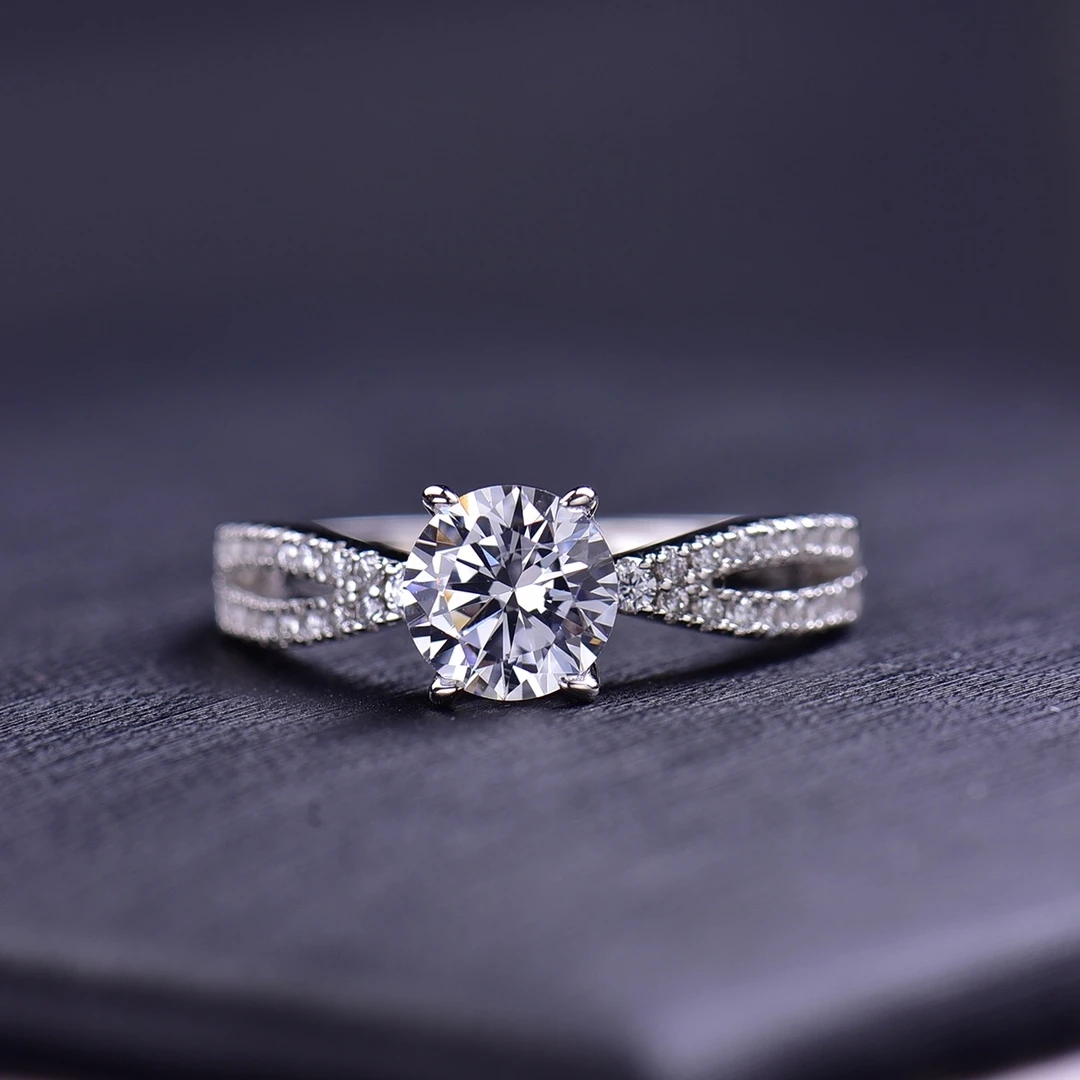 925银莫桑石银制品 【情人泪女戒】1克拉       时尚经/合成碳硅石