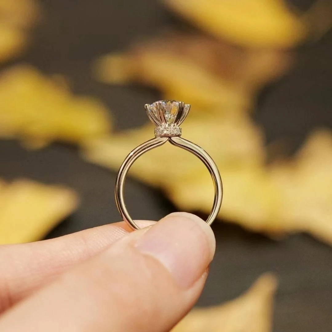 925银莫桑石银制品  【白芷花女戒】  1克拉  精致简约 /合成碳硅石