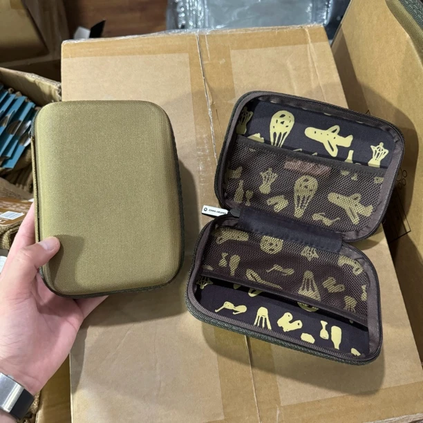 18*13*4.5cm 质量很好！多功能硬壳收纳包
